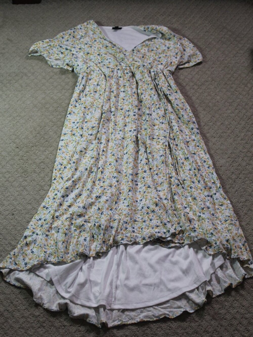 Torrid Dress Size 00 White Blue Tan Floral Flutter Sleeves, Lined Hi Low Maxi